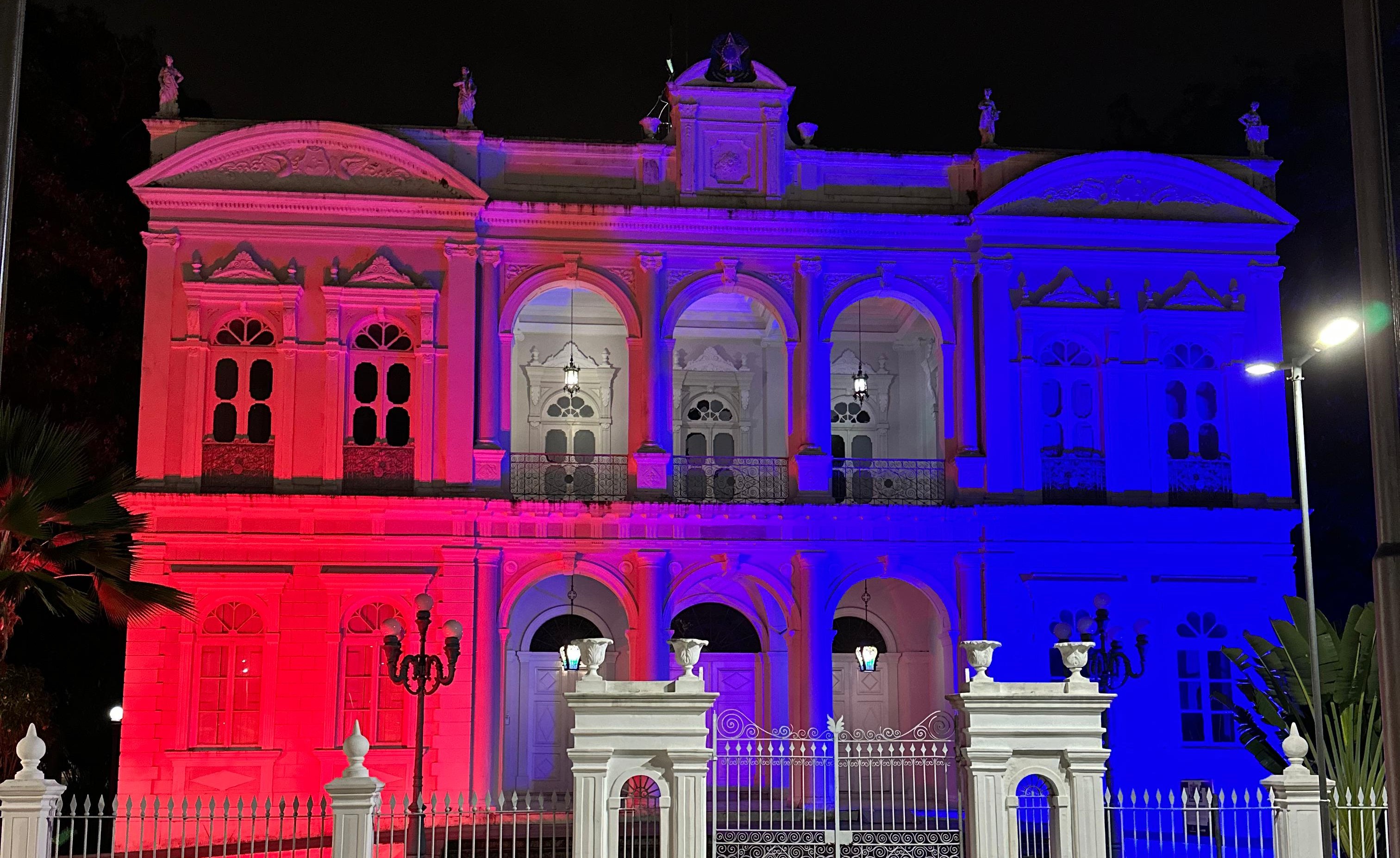 Maceió se ilumina com as cores da França e de Alagoas em homenagem à parceria de 200 anos