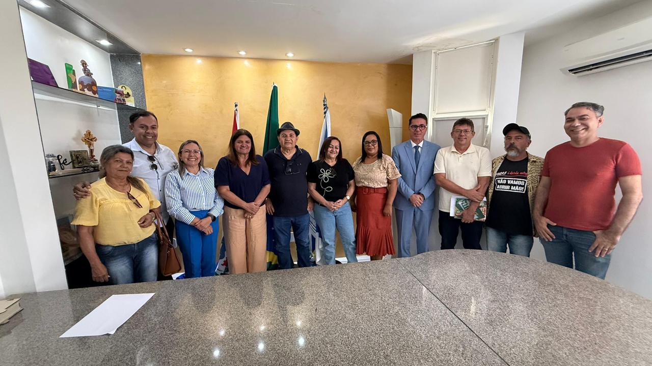 Prefeita de Delmiro propõe reajuste salarial de 12% para integrantes da Educação