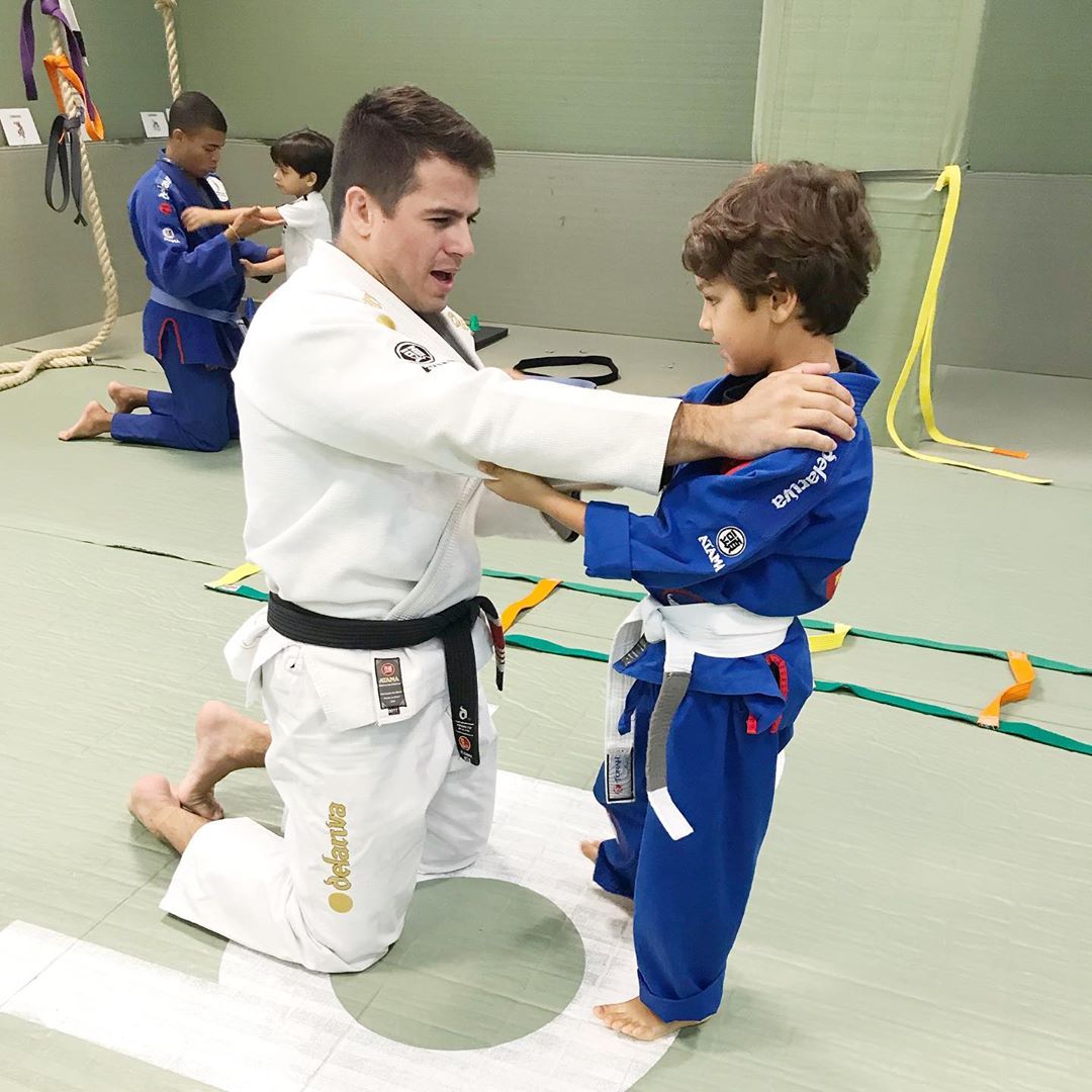 Abril Azul: Ex-atleta de MMA traz para Maceió método inovador de artes marciais para autistas