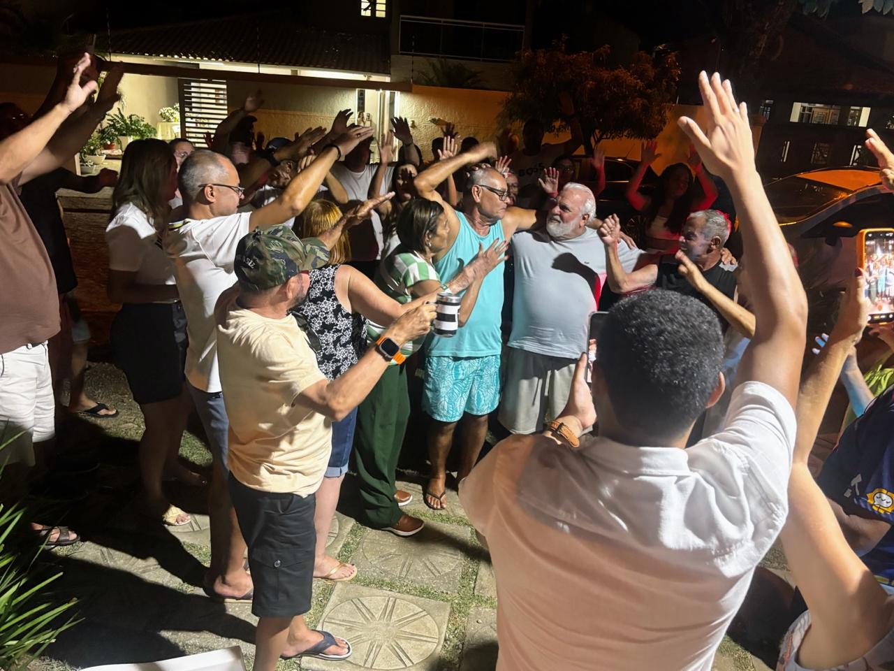 VÍDEO:  Airton Venceslau celebra seus 70 anos, com reencontro familiar, muito chopp e animação