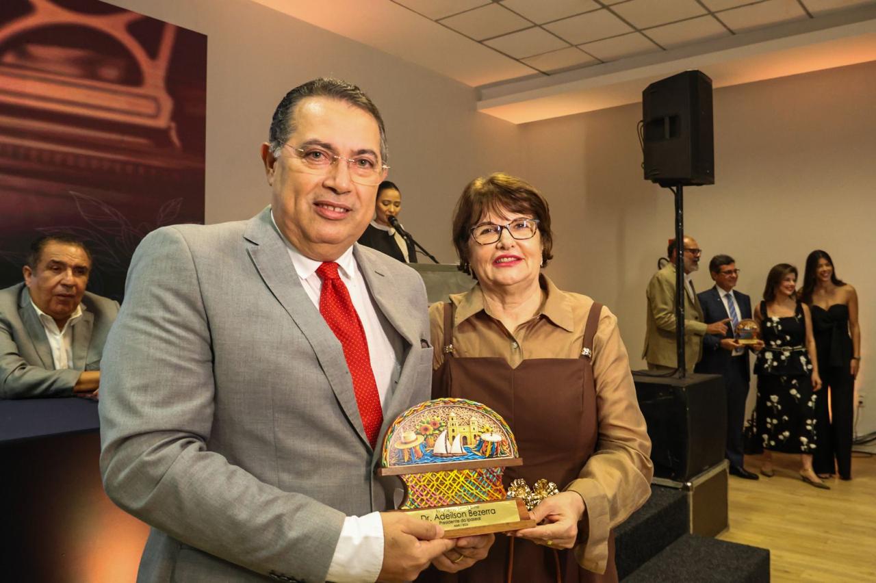 Destaque em saúde pública; Adeilson Bezerra recebe homenagem na 11ª edição do Prêmio Selma Britto