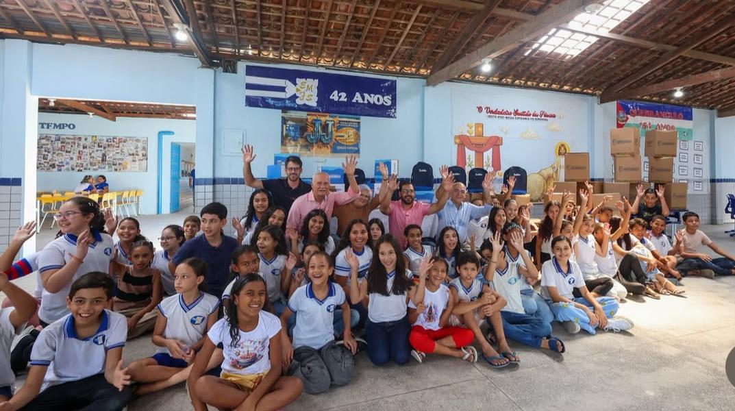 Quebrangulo anuncia  kits escolares para toda rede municipal de ensino 