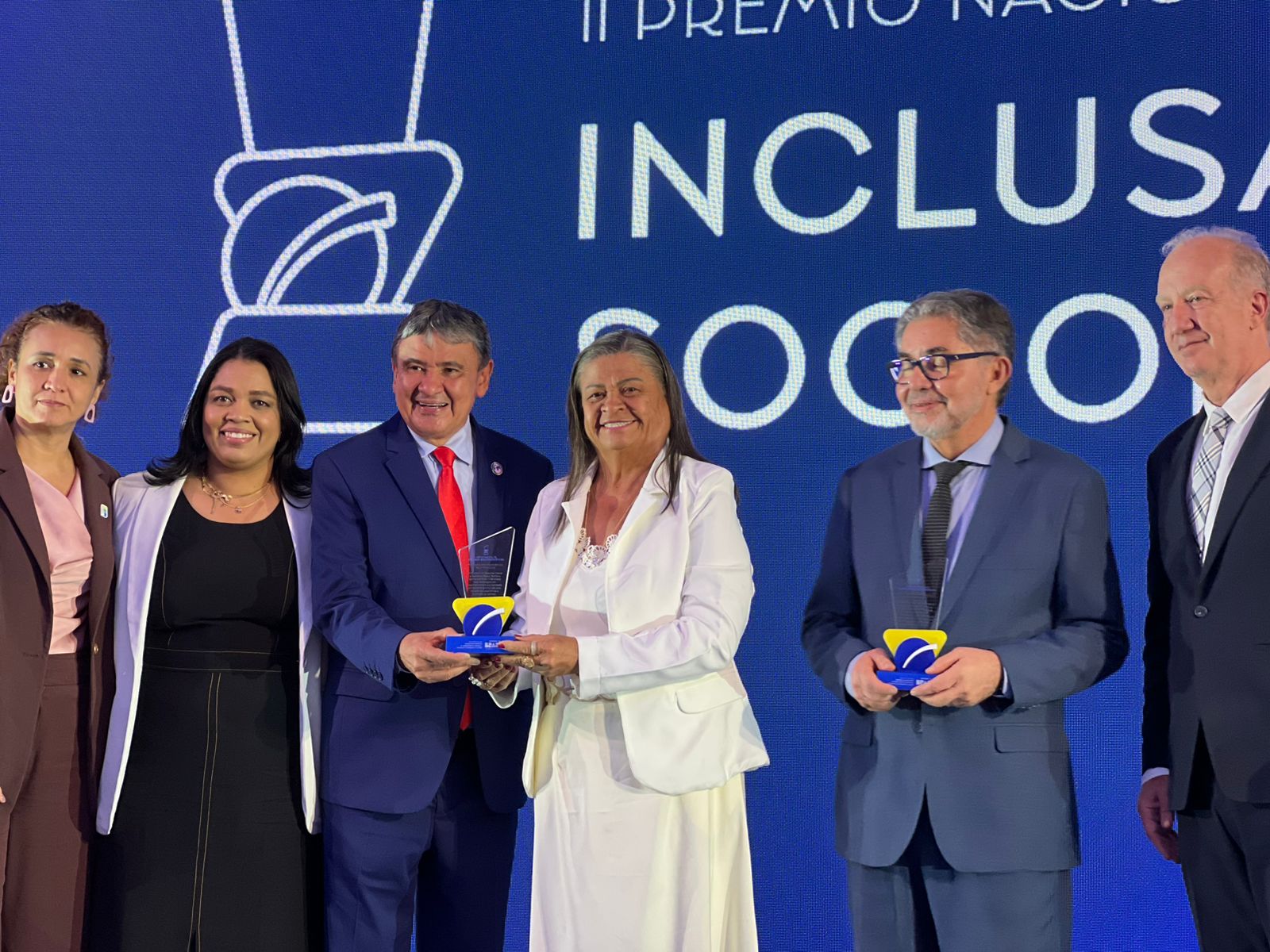 Em Brasilia, Tia Júlia celebra único prêmio nacional para AL e reconhece legado de Júlio Cezar no desenvolvimento de Palmeira