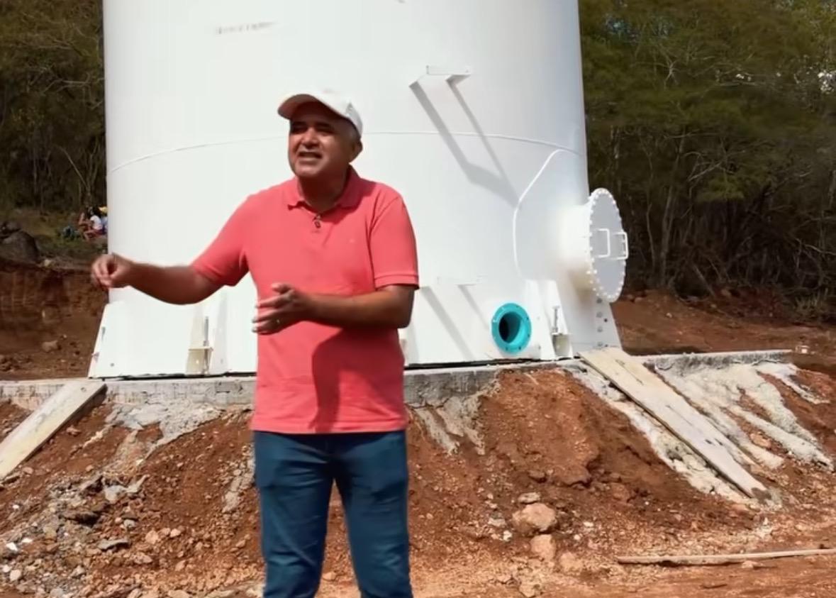 Fim da sede na zona rural; é o que visa obra em construção de 30 km de rede de água em município sertanejo 