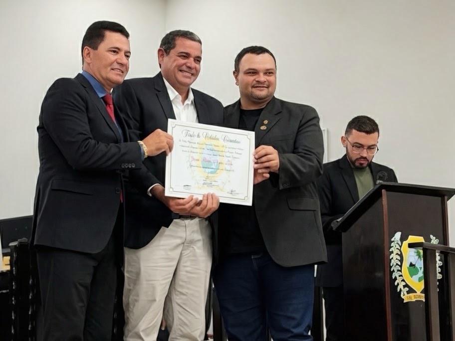 Em alta no cenário regional, ex-prefeito recebe cidadania pernambucana na cidade de Correntes