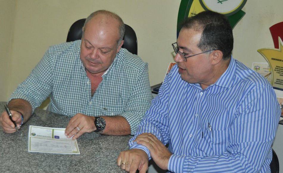 Prefeito Jarbinhas renuncia cargo visando representar AL em Brasília
