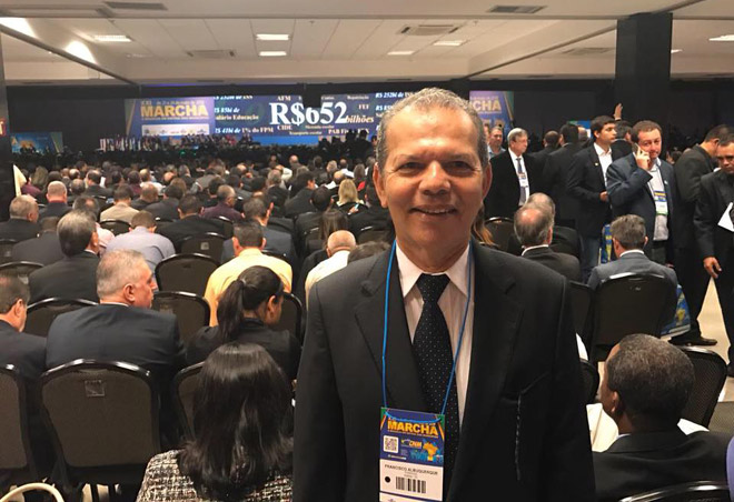 Corretor de imóveis ameaça pelo whatsApp liquidar  prefeito com uma pistola   