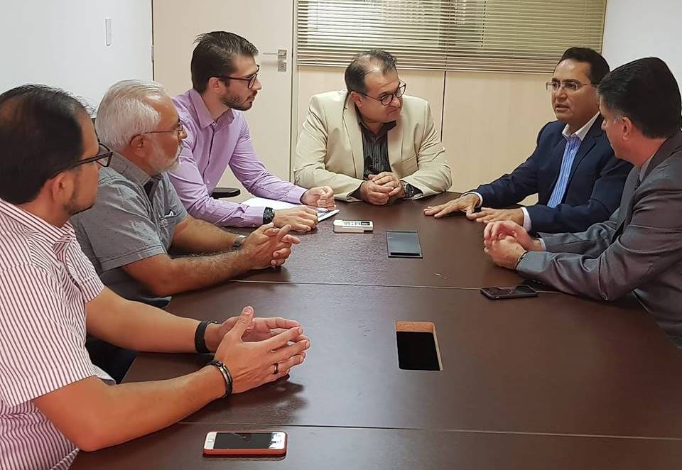 Padre Eraldo antecipa folha do servidor e anuncia festa junina