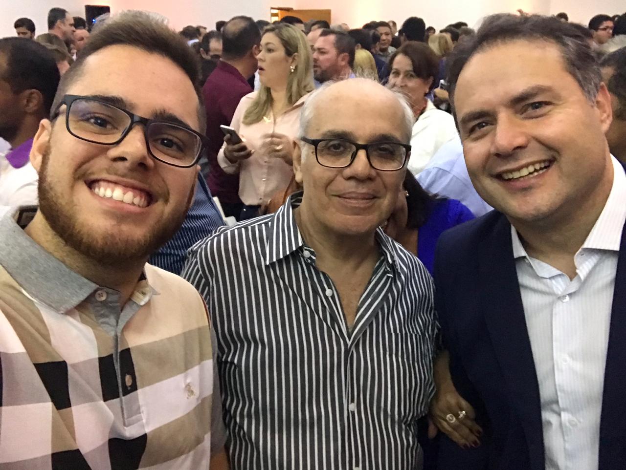 Marcos Calheiros marca presença no lançamento do livro do senador Renan