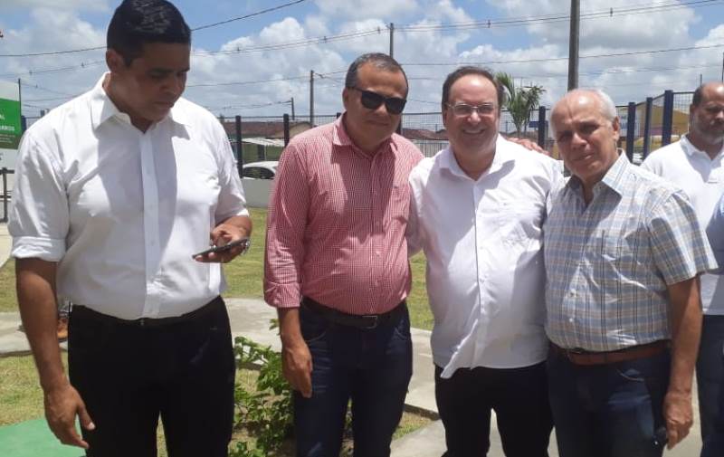 Marcos Calheiros e Alex Tenório marcam presença na festa do Pilar