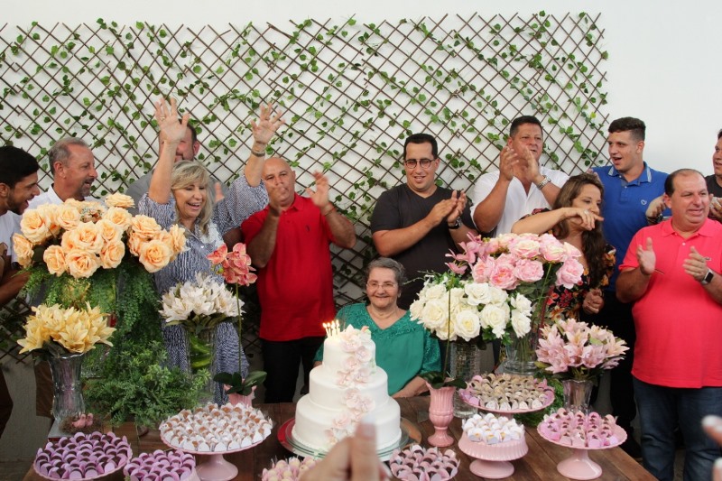 Ex-primeira-dama de Junqueiro é festejada pela passagem de seus 85 anos