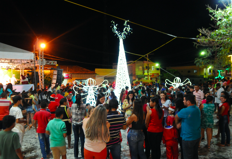 Minador do Negrão/AL  abre período natalino com desfile e muita iluminação