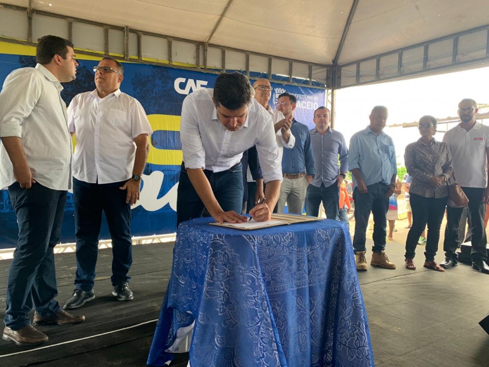 Vereadores participam de solenidade para início das obras de infraestrutura na região do Aeroclube