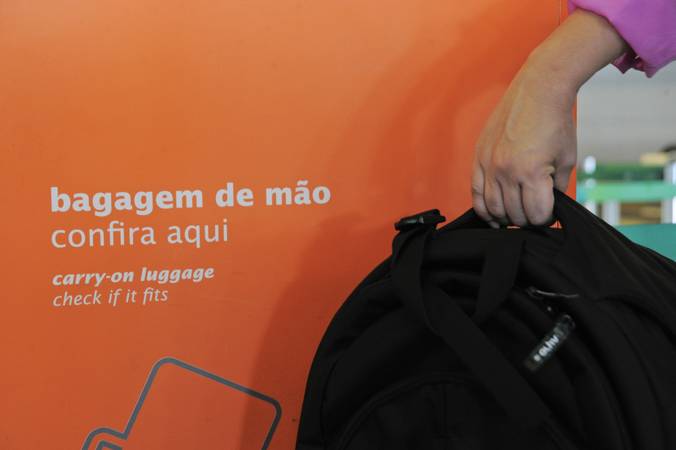 EXPLORAÇÃO: Rodrigo Cunha cobra da Anac manifestação contra cobrança de bagagem de mão