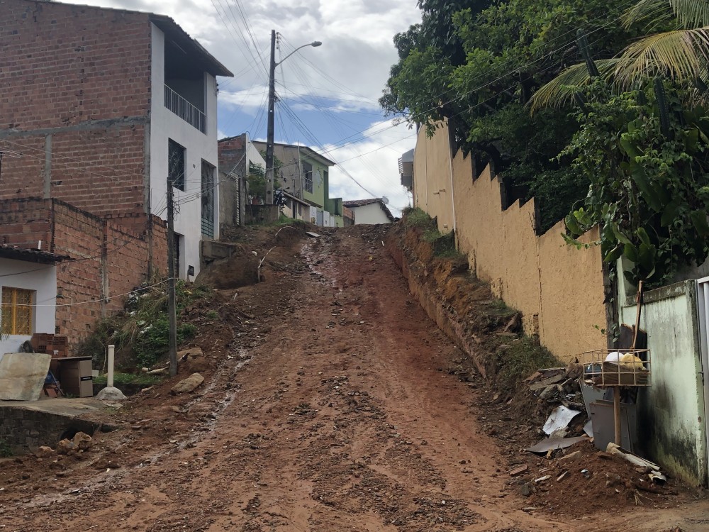 Drenagem está em fase de conclusão na Rua Ana Lúcia Moreira