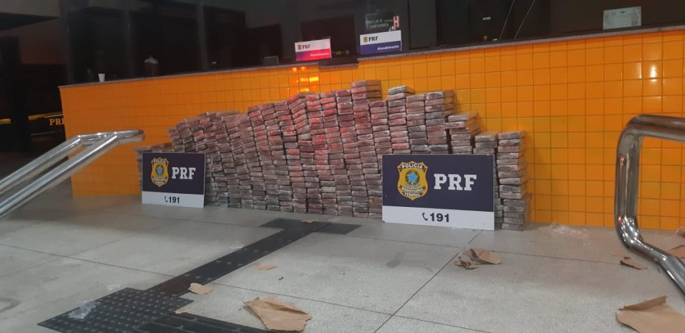 DROGAS - PRF apreende mais de meia tonelada de cocaína no Sertão de Alagoas