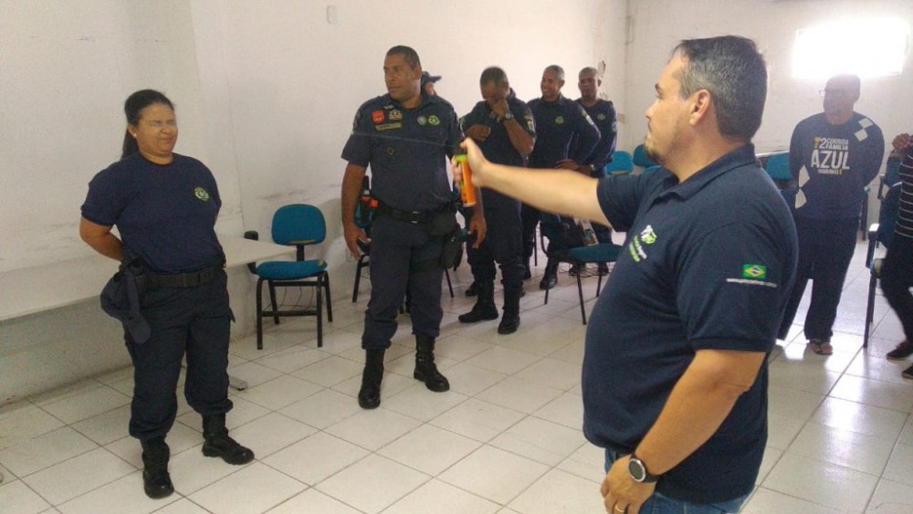 Guardas recebem treinamento para uso de novos espargidores