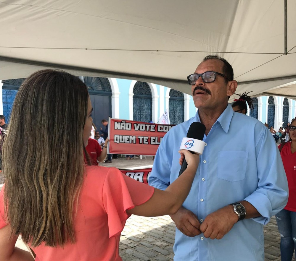PROTESTO! Servidores se reunem em frente à câmara do vereadores para lutar pelos seus direitos