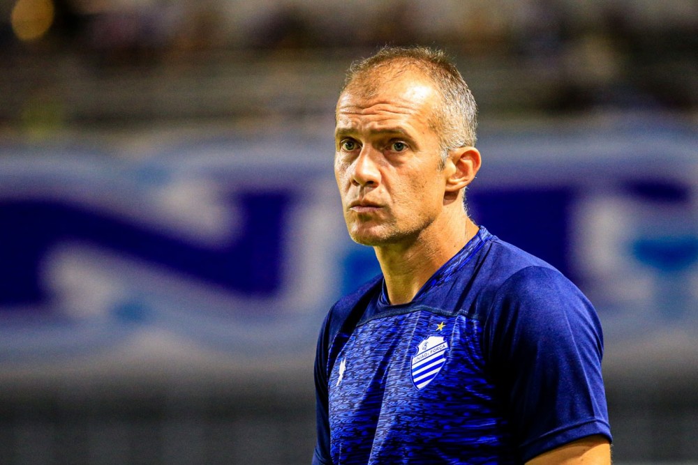 TROCOU SEIS POR MEIA DUZIA? Diretoria vacila em não ouvir presidente