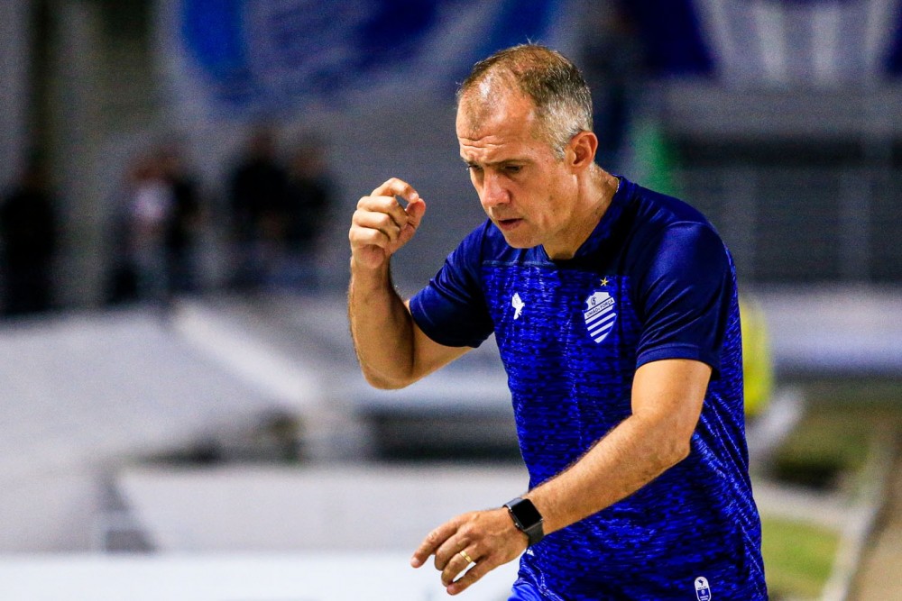 TUDO NA MESMA – Eduardo Baptista repete escalação, e os problemas do CSA