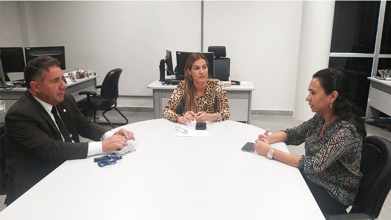 MPE/AL - Procurador-geral de Justiça em exercício se reúne com promotoras sobre implantação do FRIDA