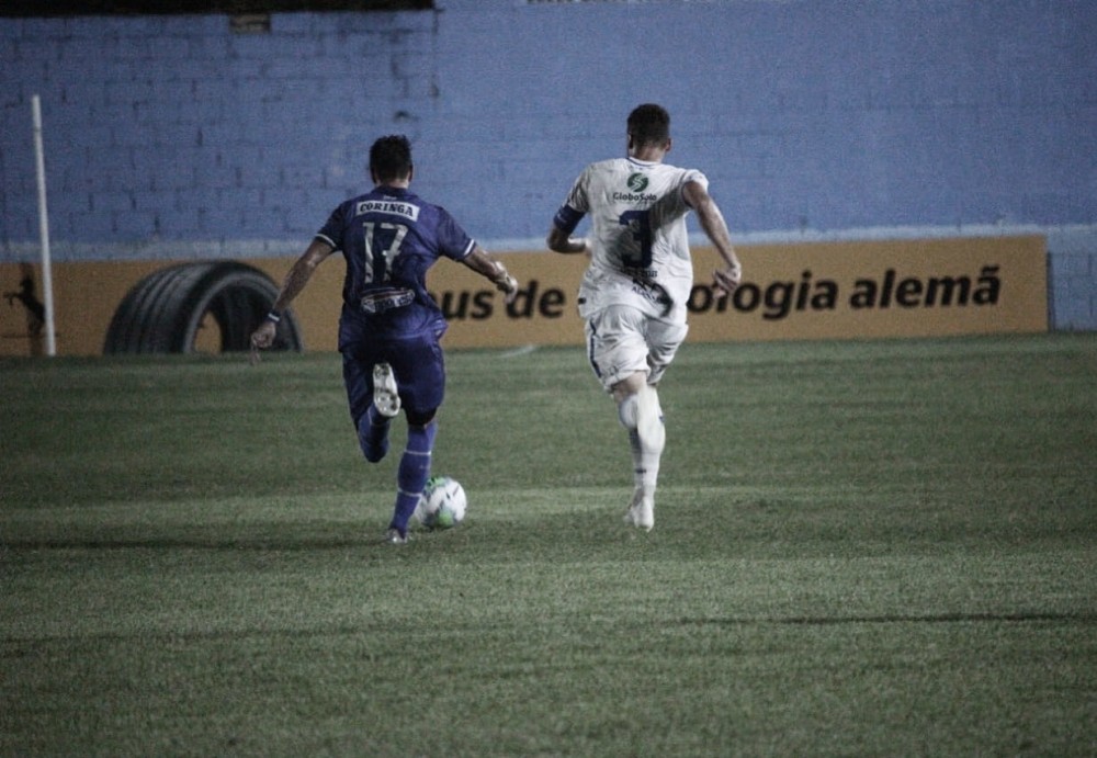 A CASA CAIU! CSA joga muito mal, perde de virada e torcida já pede troca de treinador