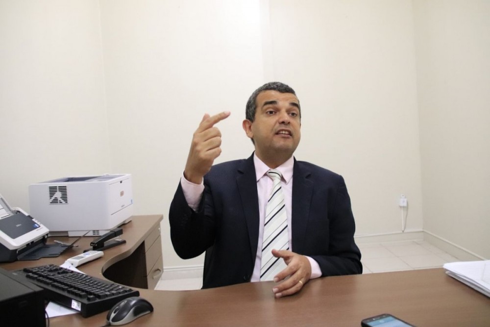 AGENTES PÚBLICOS: Professor de Direito Constitucional afirma que quarentena não vale para as eleições de 2020