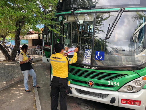 FISCALIZAÇÃO - SMTT lacra mais cinco ônibus em Maceió