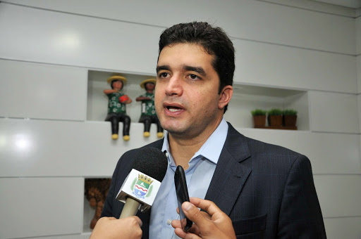 MACEIÓ - Prefeito assina ordem de serviço para obras na Santa Lúcia