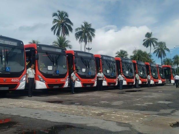 TRANSPORTE COLETIVO - População recebe 20 novos ônibus em processo lento de renovação da frota