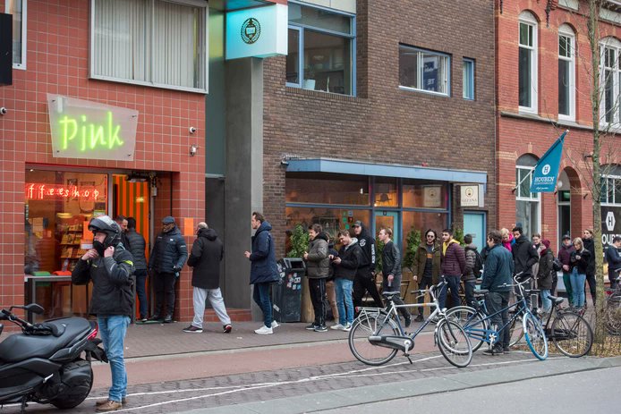 HOLANDA – População estoca maconha em meio à pandemia de Covid-19