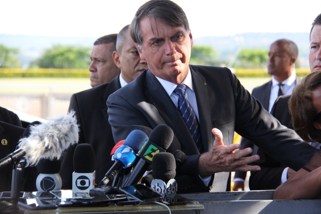 UM SALTO DE FÉ - Bolsonaro e pastores convocam jejum contra o coronavírus