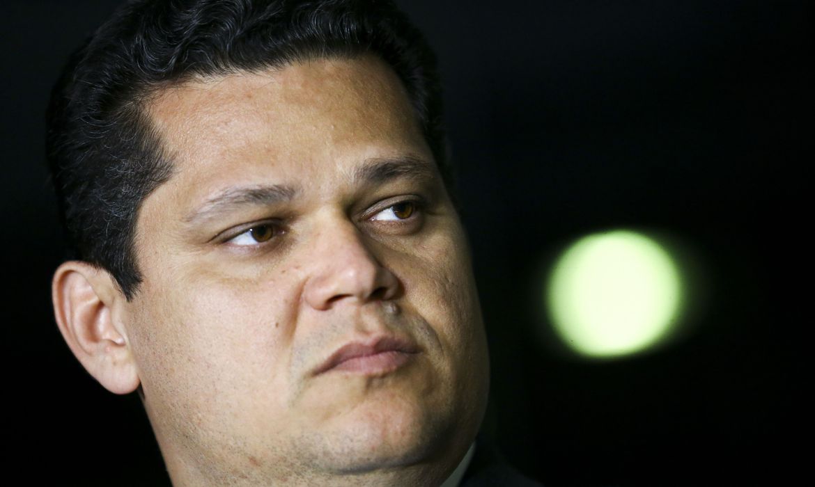 VAI PARA VOTAÇÃO - Alcolumbre sugere nova edição da MP do Contrato Verde Amarelo