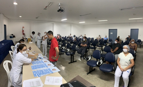 PREVENÇÃO - HGE vacina quase 1,6 mil profissionais contra Influenza