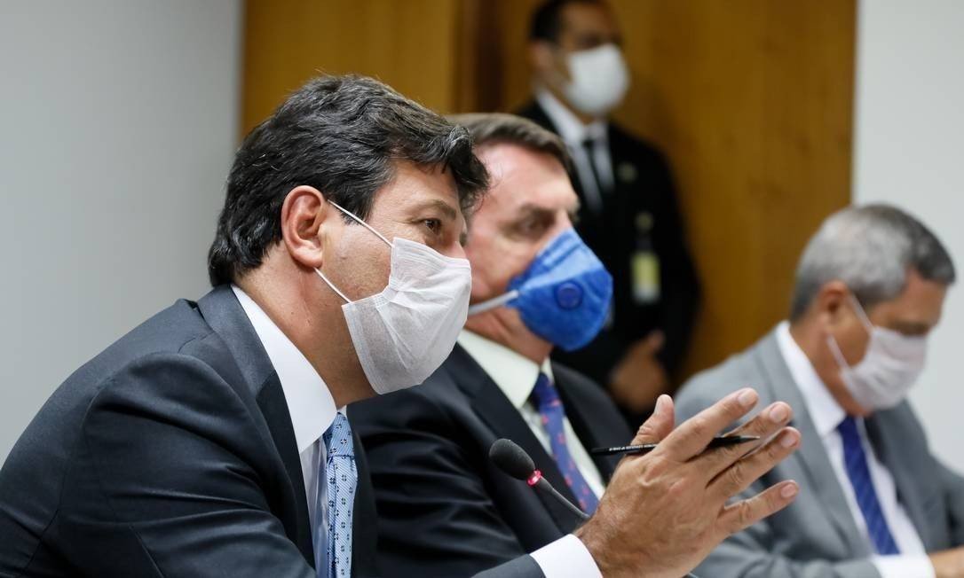 FOI BARRADO? Bolsonaro se reune com médicos na Presidência e Mandetta fica de fora