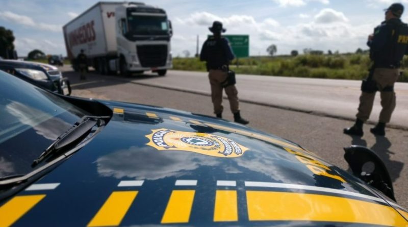 DURANTE A PANDEMIA - PRF permite tráfego de veículos com dimensões excedentes durante feriados