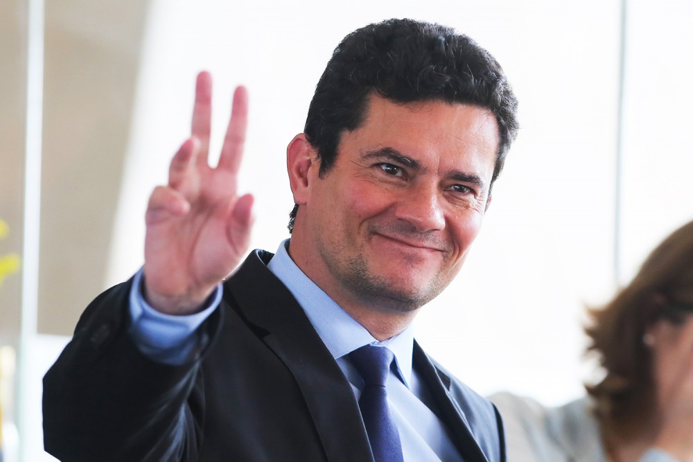 ELE ESTÁ DE OLHO - Moro cria canal de denúncias para fiscalizar executivo e legislativo