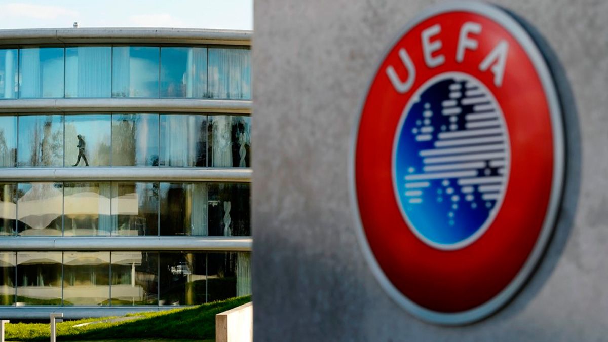UEFA - Entidade pede a federações que não cancelem seus campeonatos