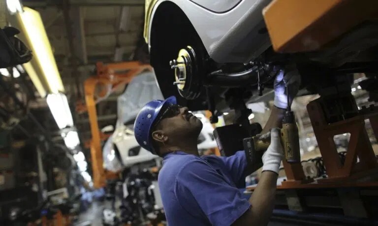 IMPACTO NA ECONOMIA: Com pandemia, 76% do setor industrial reduziu produção