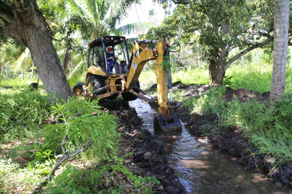 SERVIÇO - Executivo de Marechal investe em drenagem de ruas e desobstrução de galerias