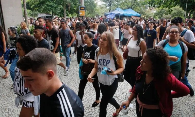 EDUCAÇÃO: Enem tem 1 milhão de inscritos em apenas 8 horas