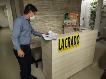 APÓS DESRESPEITAR DECRETO: Salão de beleza é lacrado na Jatiúca, em Macei