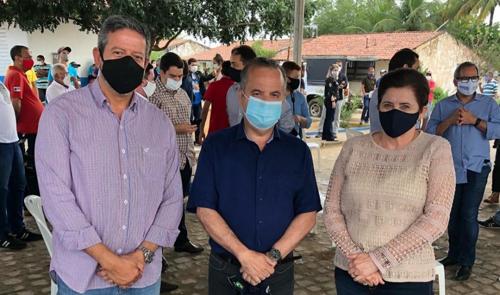 Prefeita trata com ministro obra a ser inaugurada em Piranhas e se alia ao líder do PMN de AL 