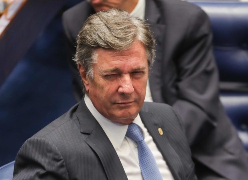 OMITIU GASTOS - TRE desaprova contas da campanha de Collor na disputa ao governo de Alagoas