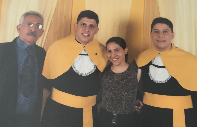 Farmácia de pai para os filhos: conheça a história da família Amorim