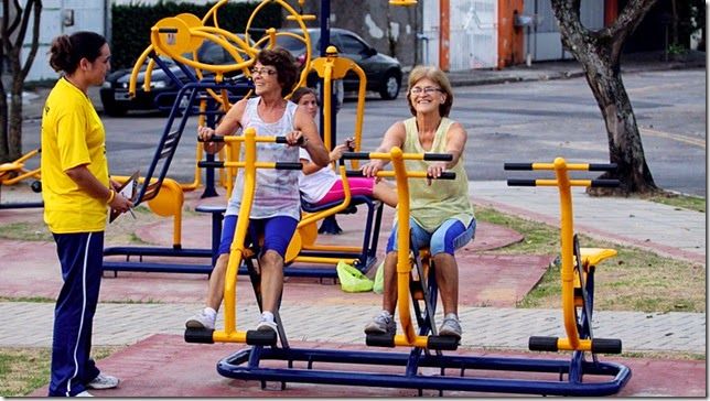 Aprenda 5 exercícios para quem sofre com desvios posturais