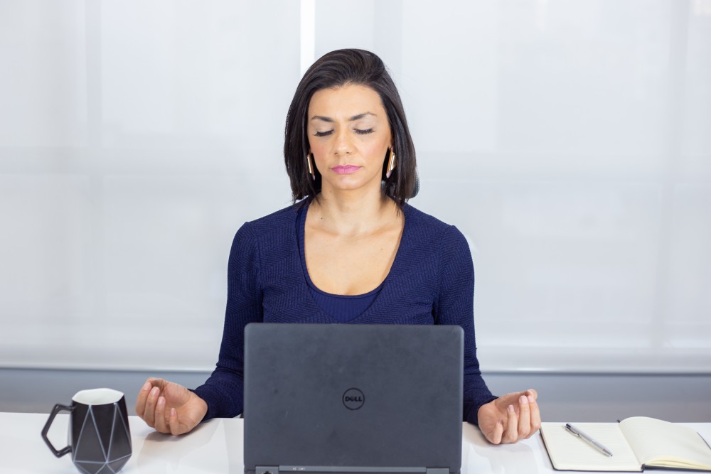 Medo de errar pode atrapalhar a carreira e bloquear criatividade no trabalho, diz especialista