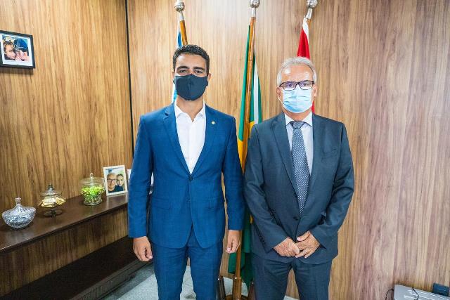 Futuro prefeito de Maceió  se reúne com presidente do TCE-AL, conselheiro Otávio Lessa