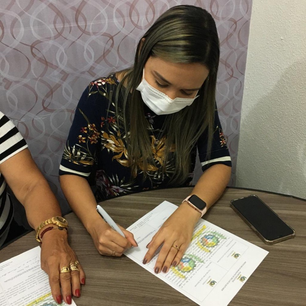 Prefeita anuncia compra de 6 mil vacinas da Rússia, espera tão somente a aprovação da Anvisa