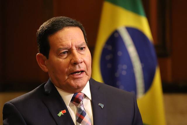 "Contra fatos não há argumentos", diz Mourão sobre Lula